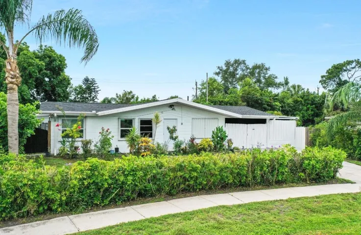 120-banyan-dr Front shot