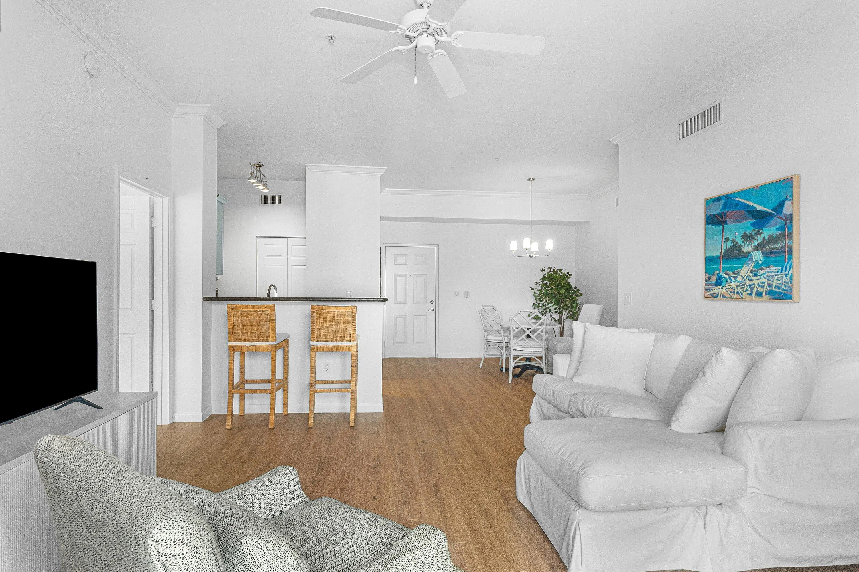 016-11740SaintAndrewsPlace-304-Wellingto