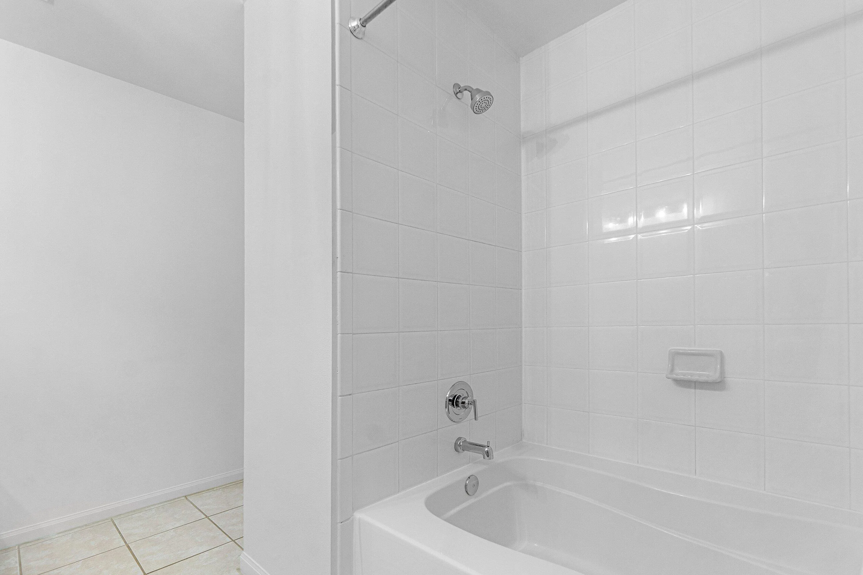 009-11740SaintAndrewsPlace-304-Wellingto