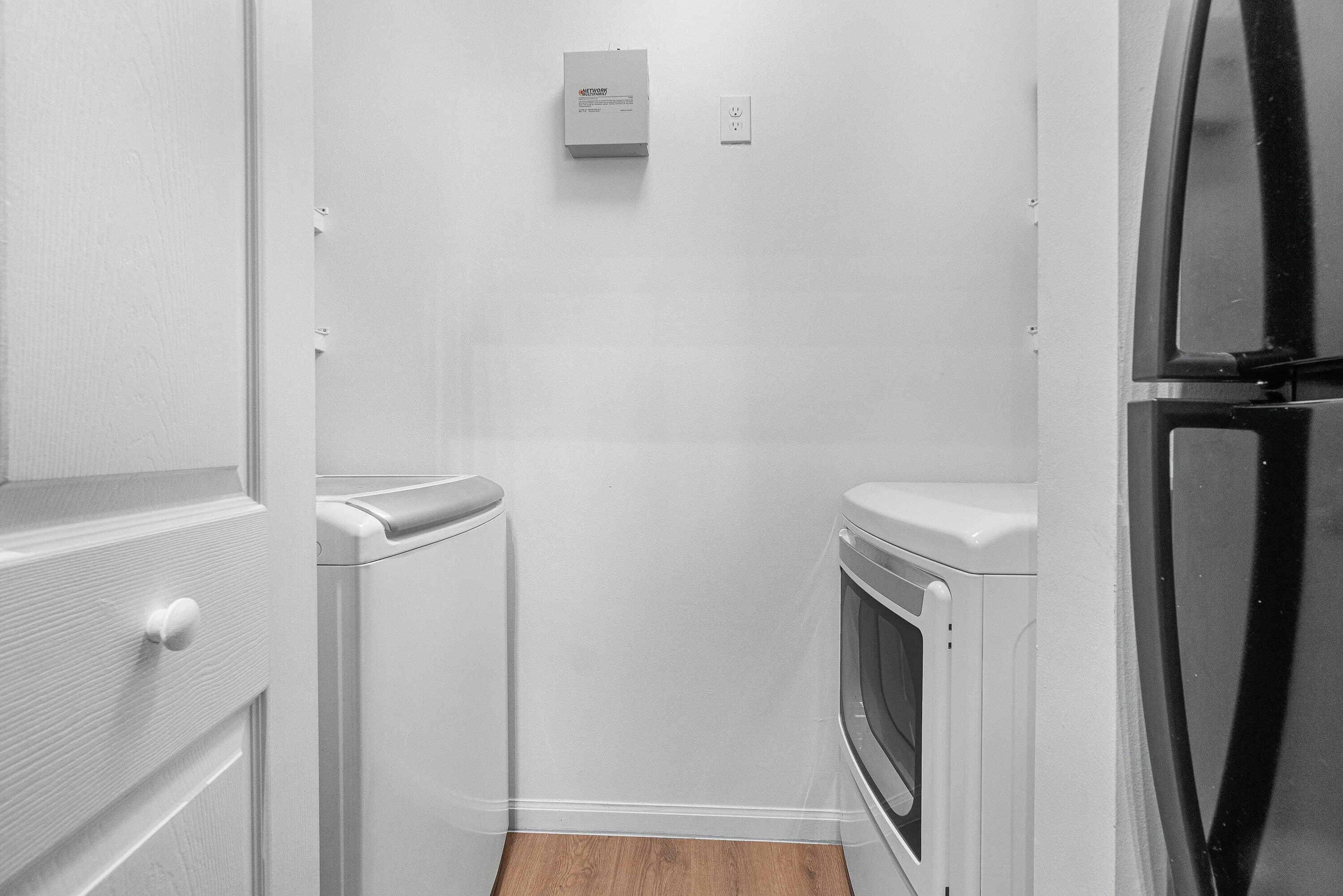 023-11740SaintAndrewsPlace-304-Wellingto
