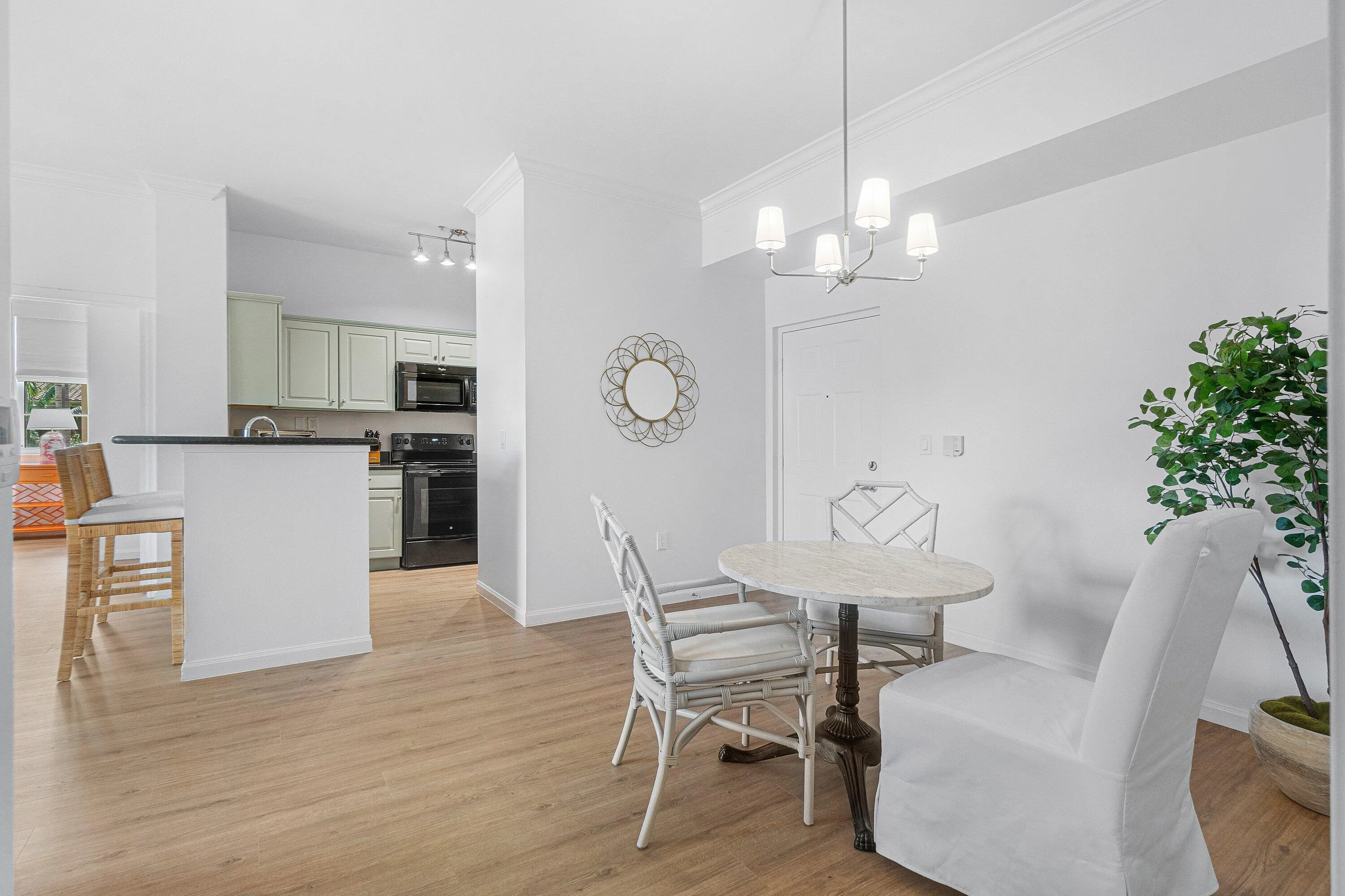 024-11740SaintAndrewsPlace-304-Wellingto
