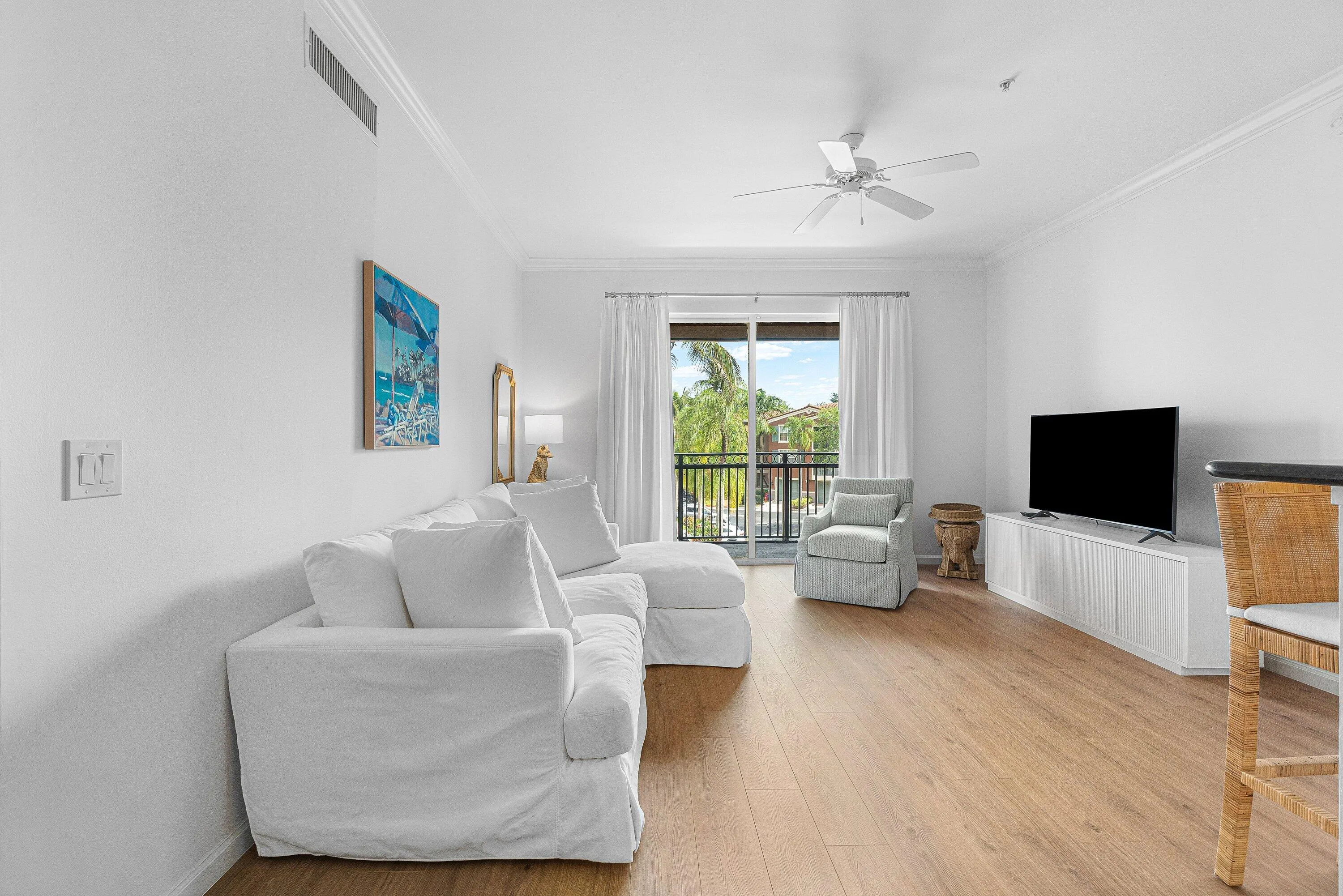 011-11740SaintAndrewsPlace-304-Wellingto