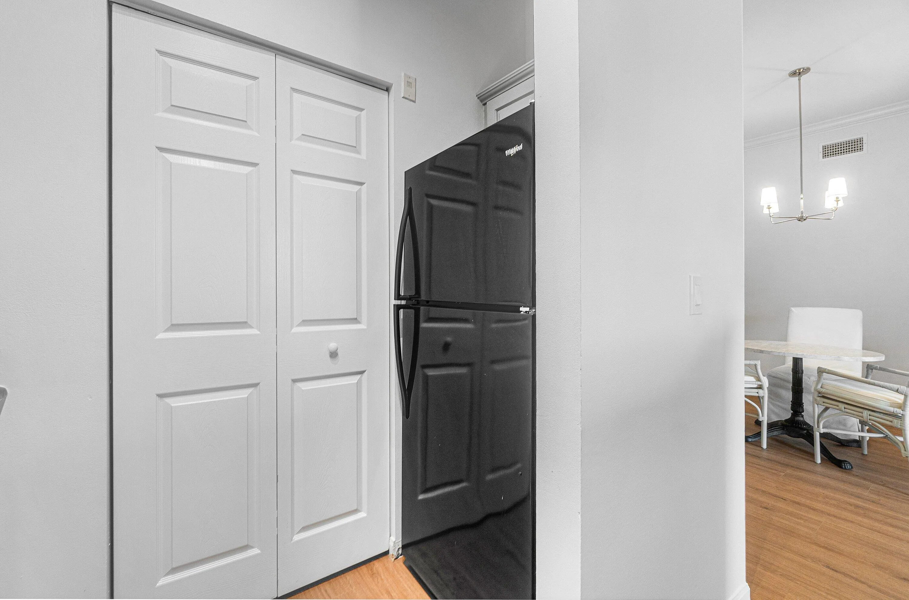 022-11740SaintAndrewsPlace-304-Wellingto