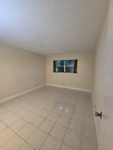 550 SE 2nd pic 11