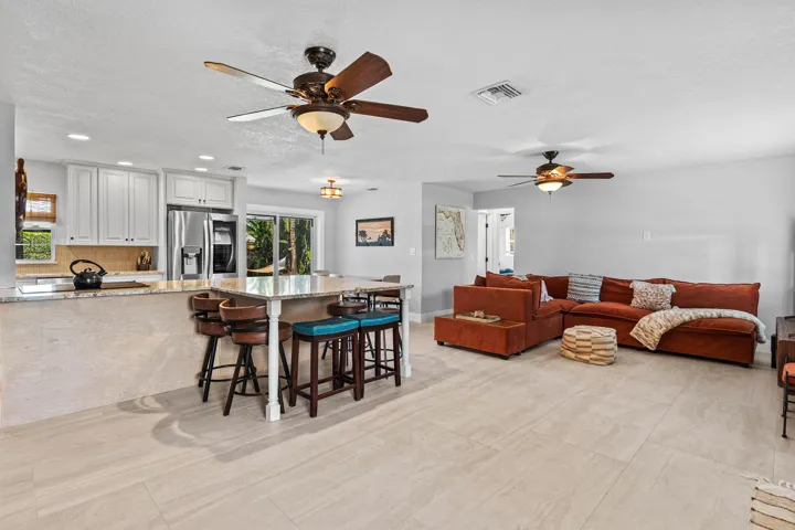Living Area/Dining