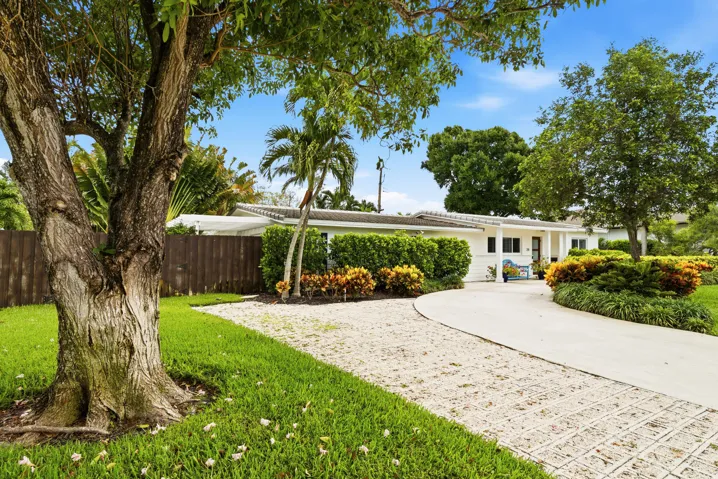 251-GREGORY-PLACE-33405-001