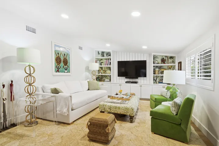 251-GREGORY-PLACE-33405-024