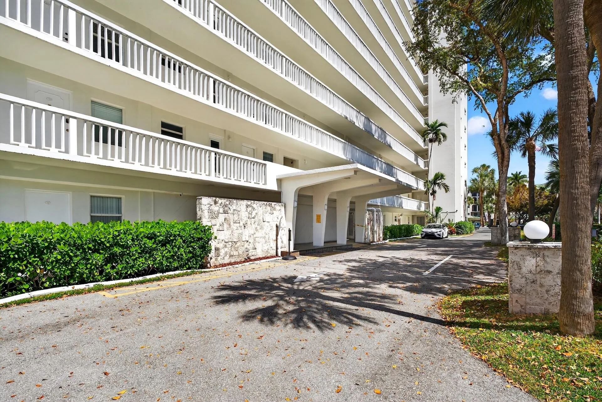 Horizon 104 FRONT EXTERIOR-1-2