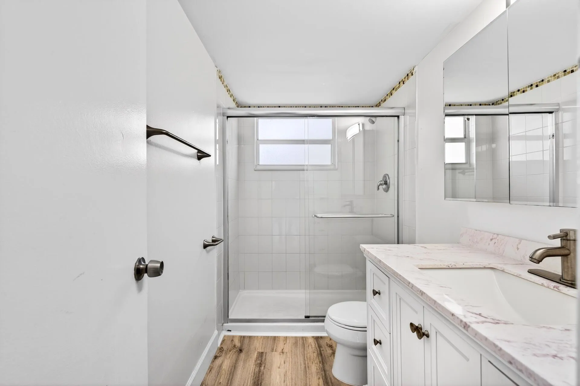 Horizon 104 BATHROOM-2