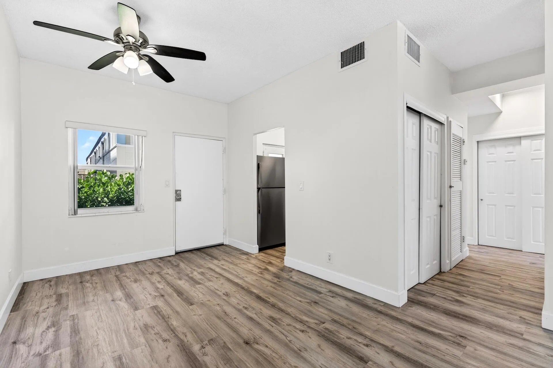Horizon 104 LIVING AREA-3