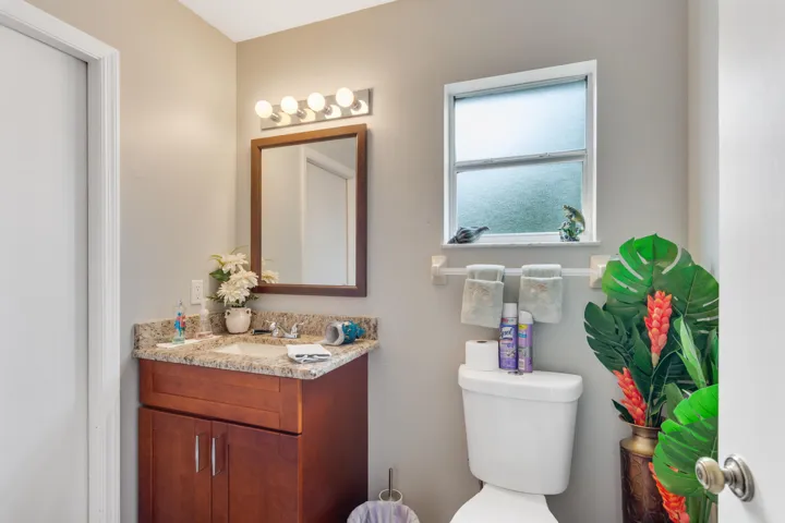 Primary bath with access to the outside