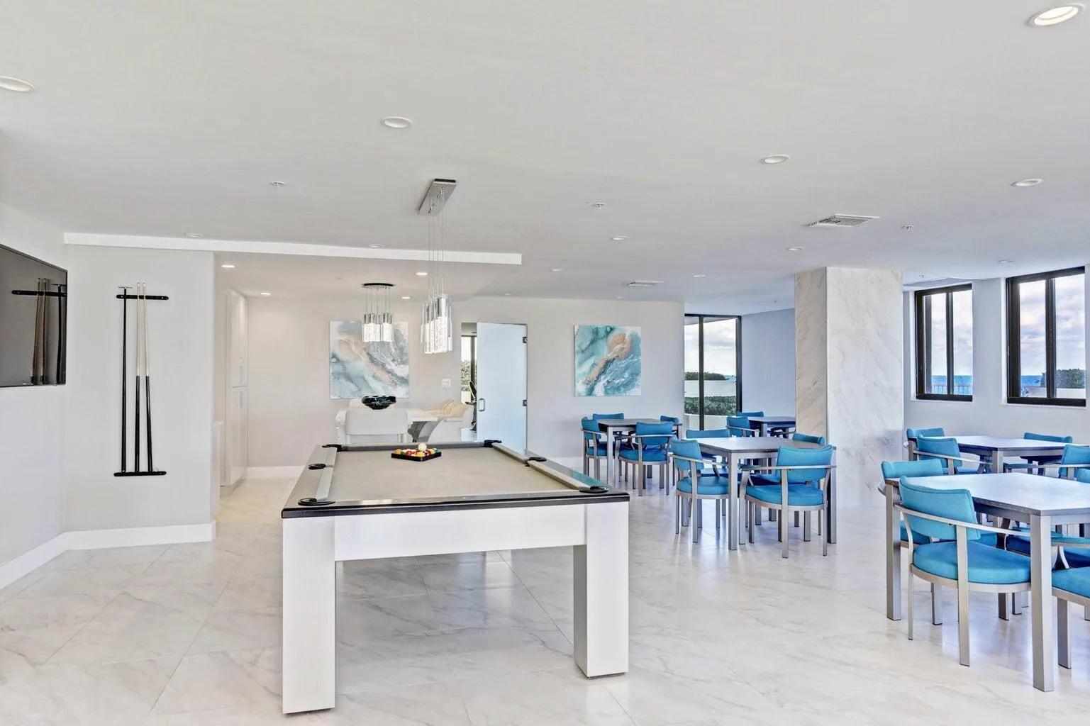 CLUBHOUSE