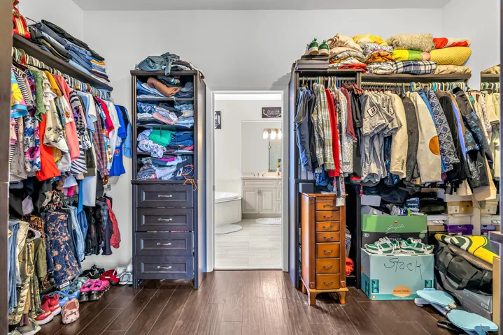 Walk in closet Primary suite