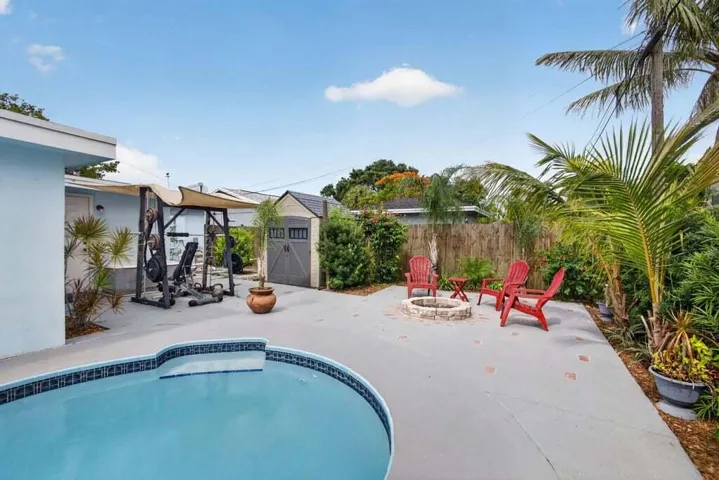Fire Pit, Pool & Shed