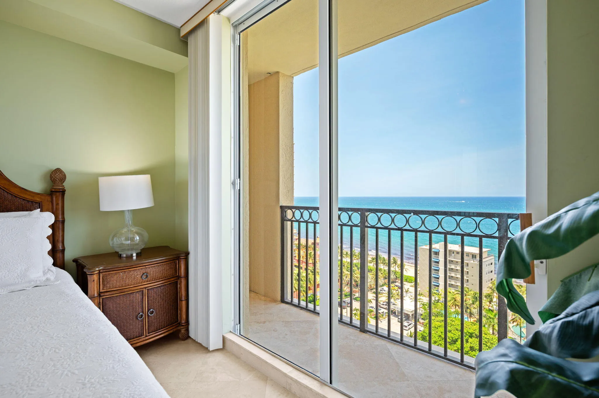 21-web-or-mls-2011-n-ocean-blvd-1606
