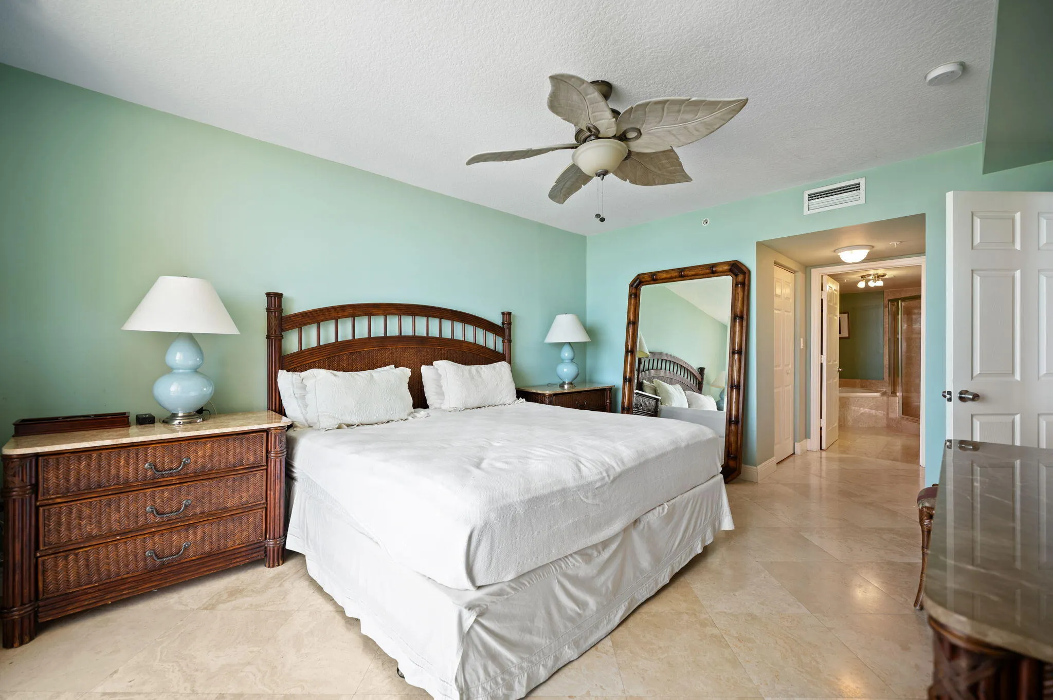 16-web-or-mls-2011-n-ocean-blvd-1606