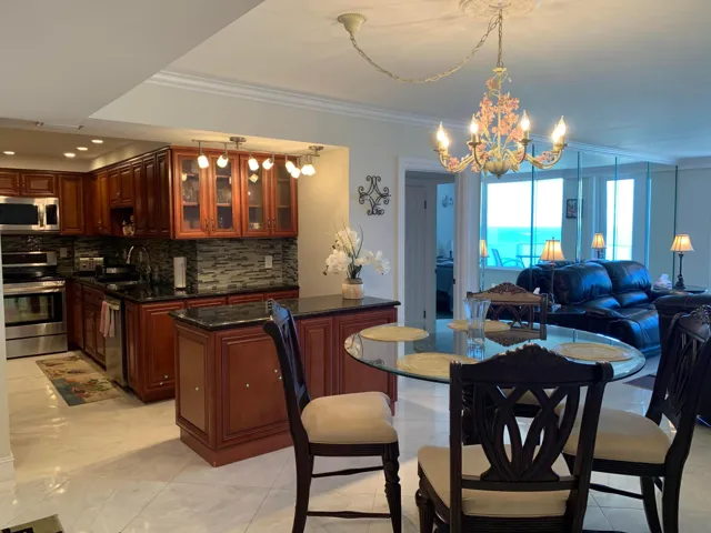 Dining Room & Kitchen