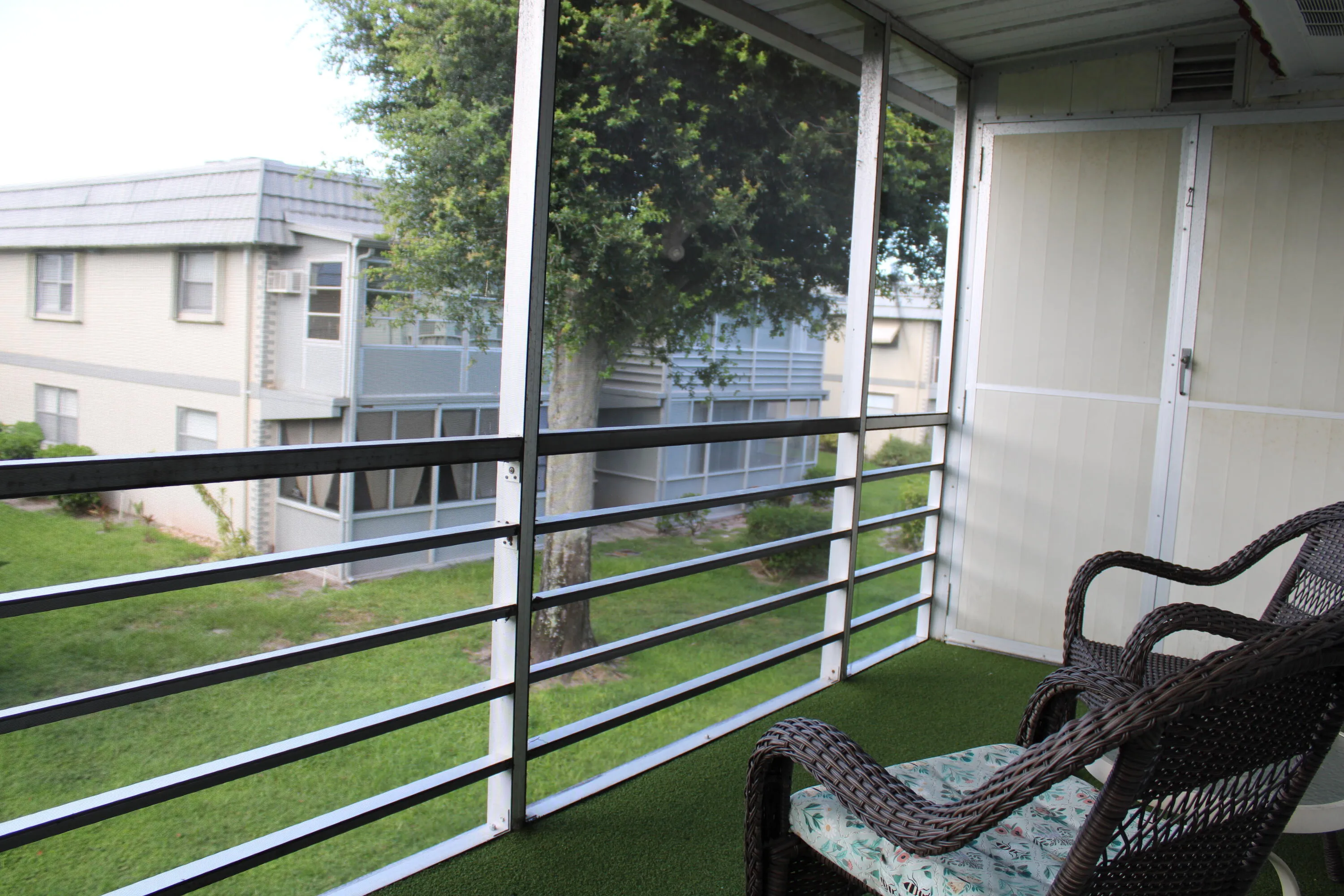 Balcony / Laundry