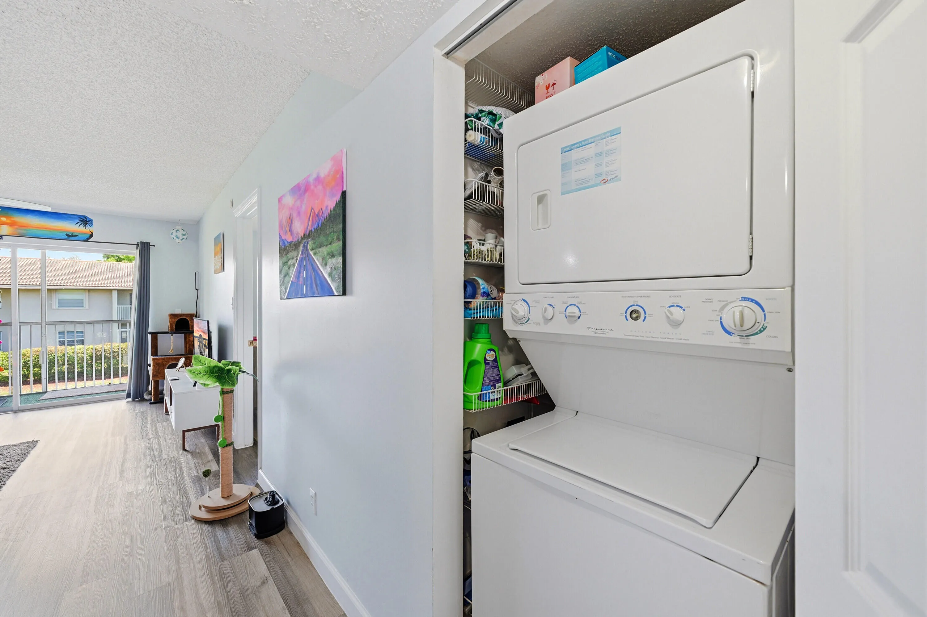 Stackable washer / dryer