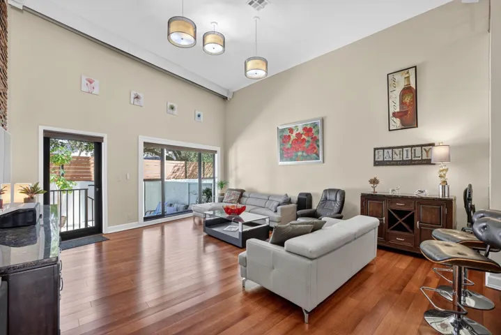13-ft ceilings