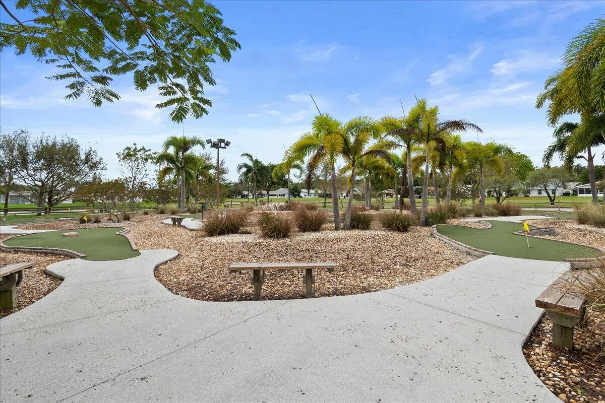 Community Putting Green