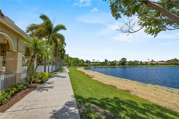 Beautiful Lakeside Walking Trail
