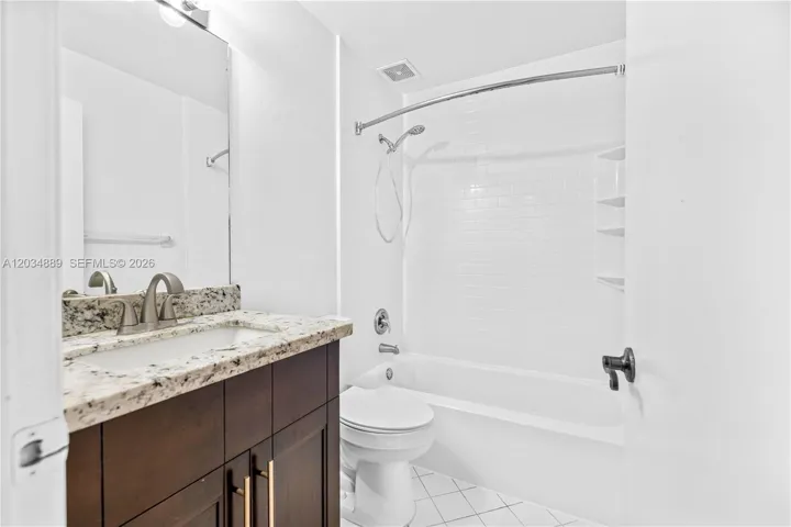Full Bathroom 2