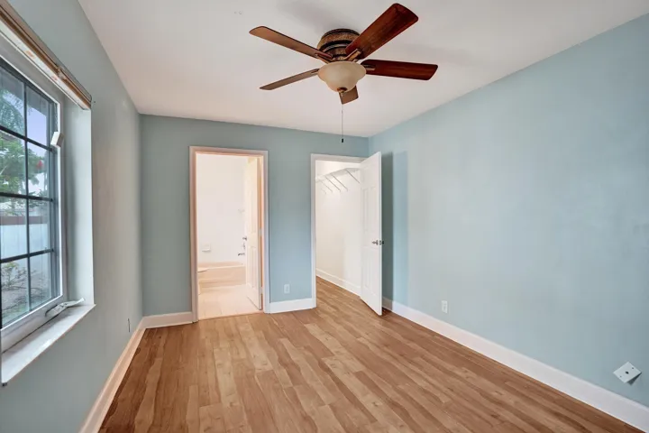 secondary bedroom_21