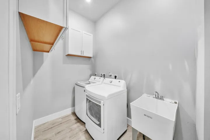 10 Laundry Room (2)