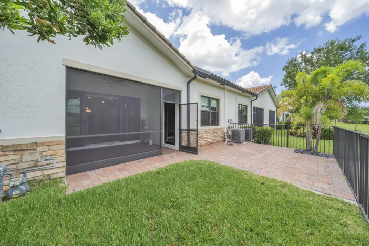 13 Backyard (4)