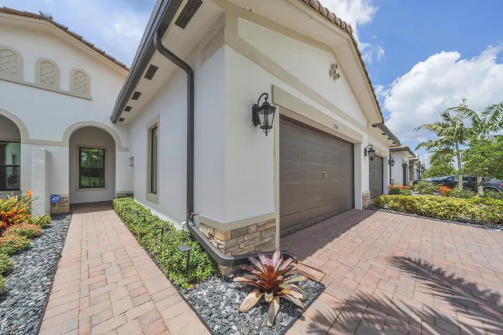 1 Exterior Front (5)