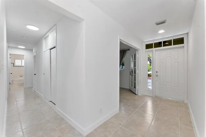 05-5200 NE 18th Terrace_005