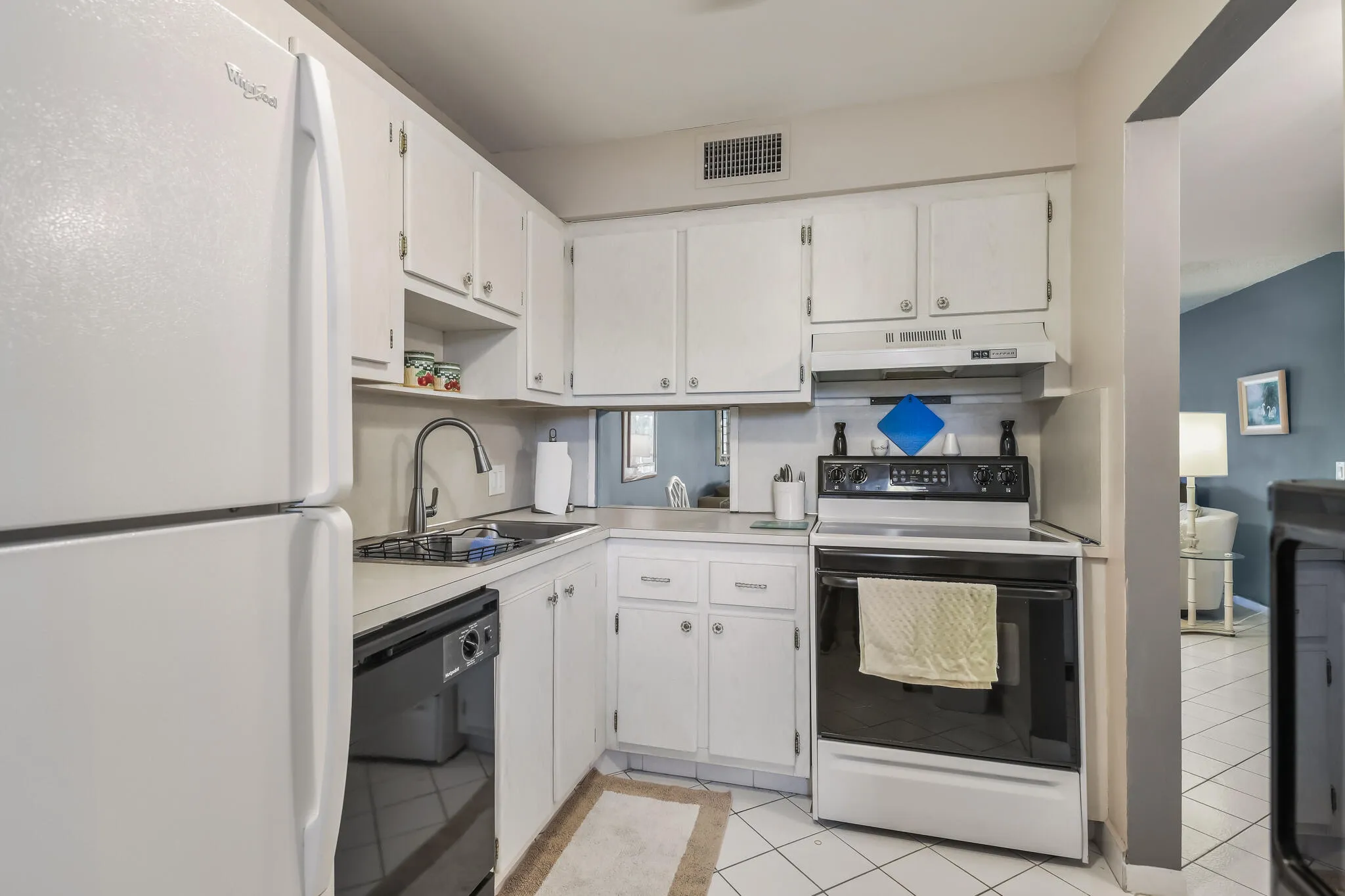 4260 Deste 205 - Sold Furnished