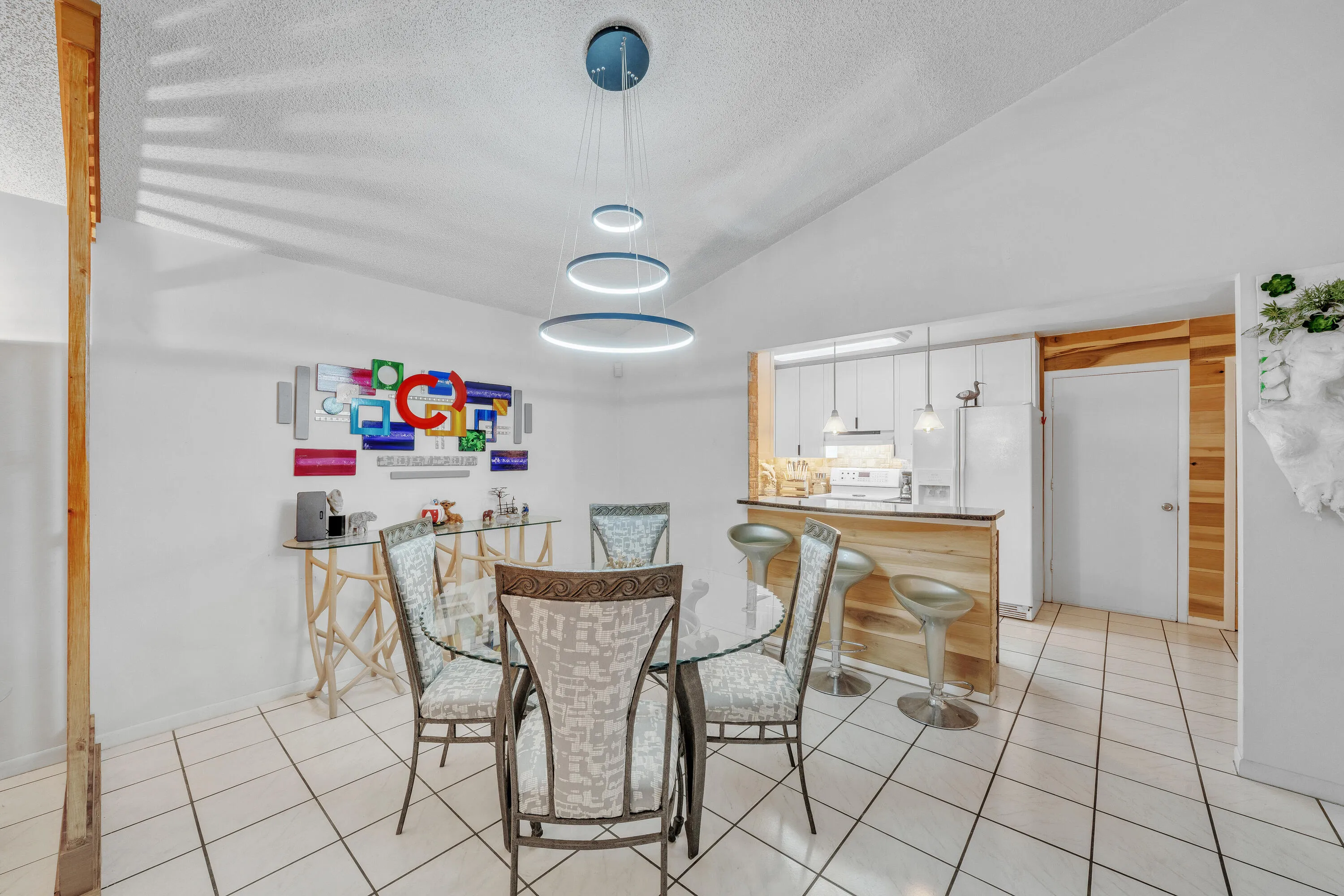 18 Dining Area
