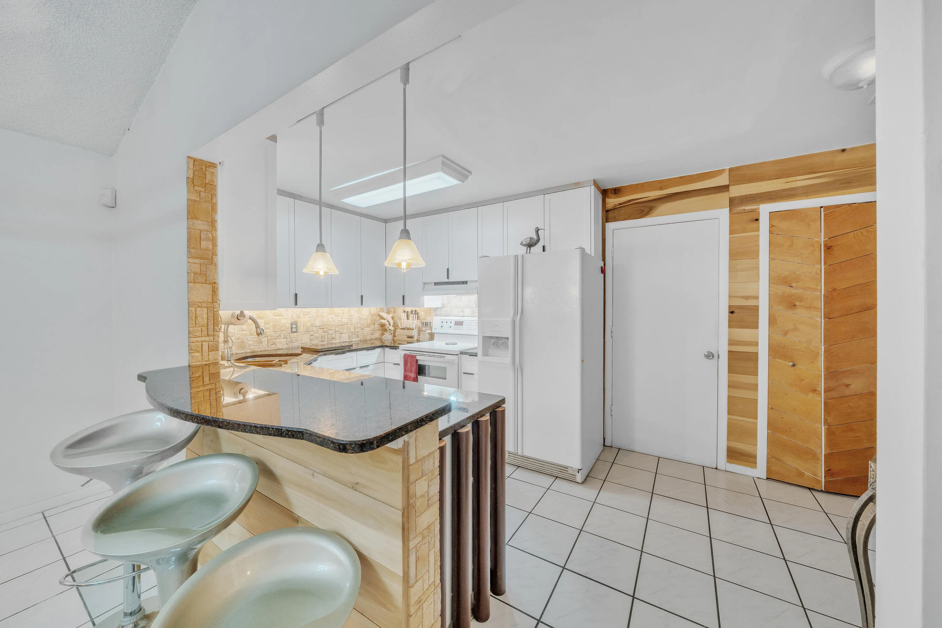 19 Kitchen (2)