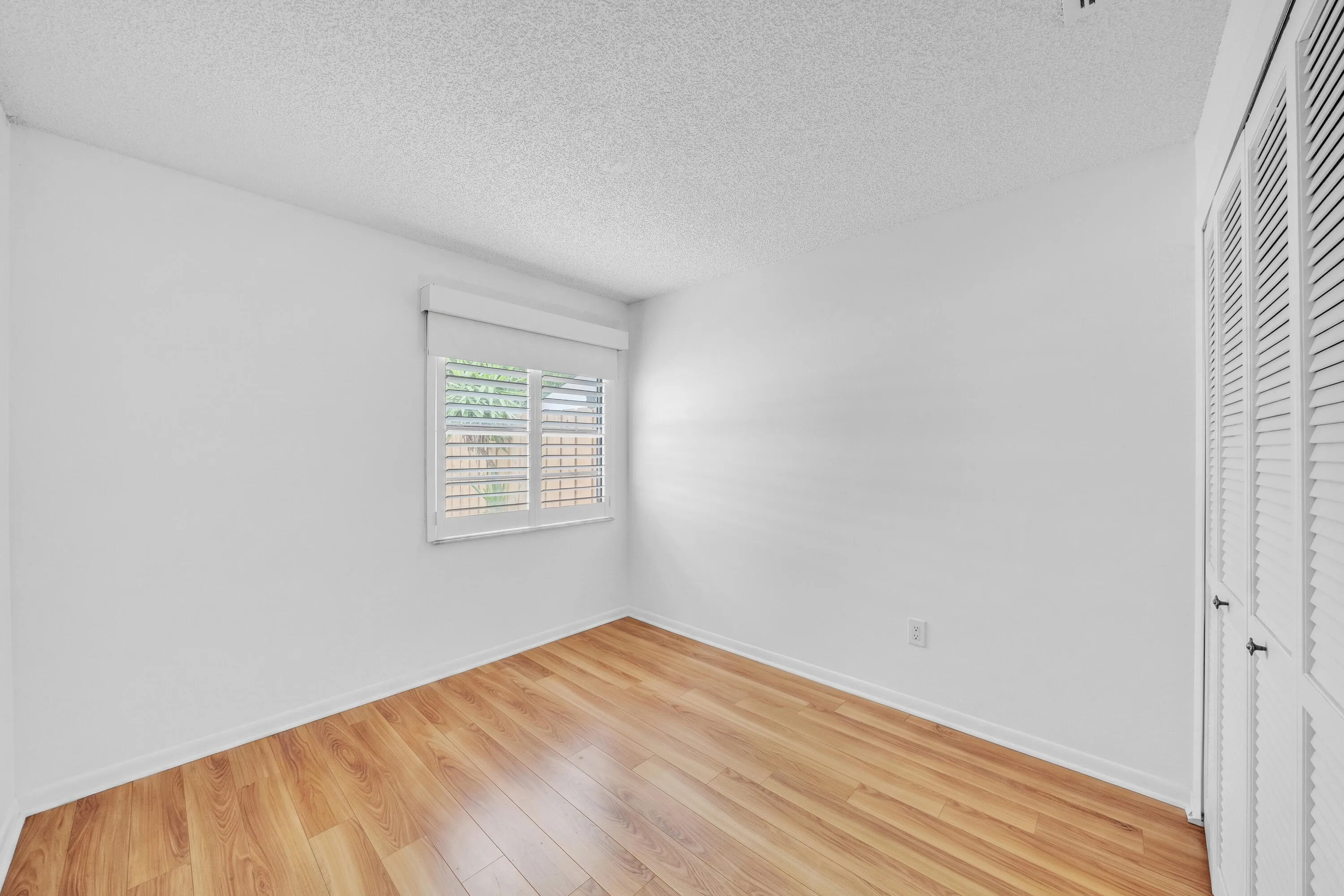 6 Guest Bedroom A (1)