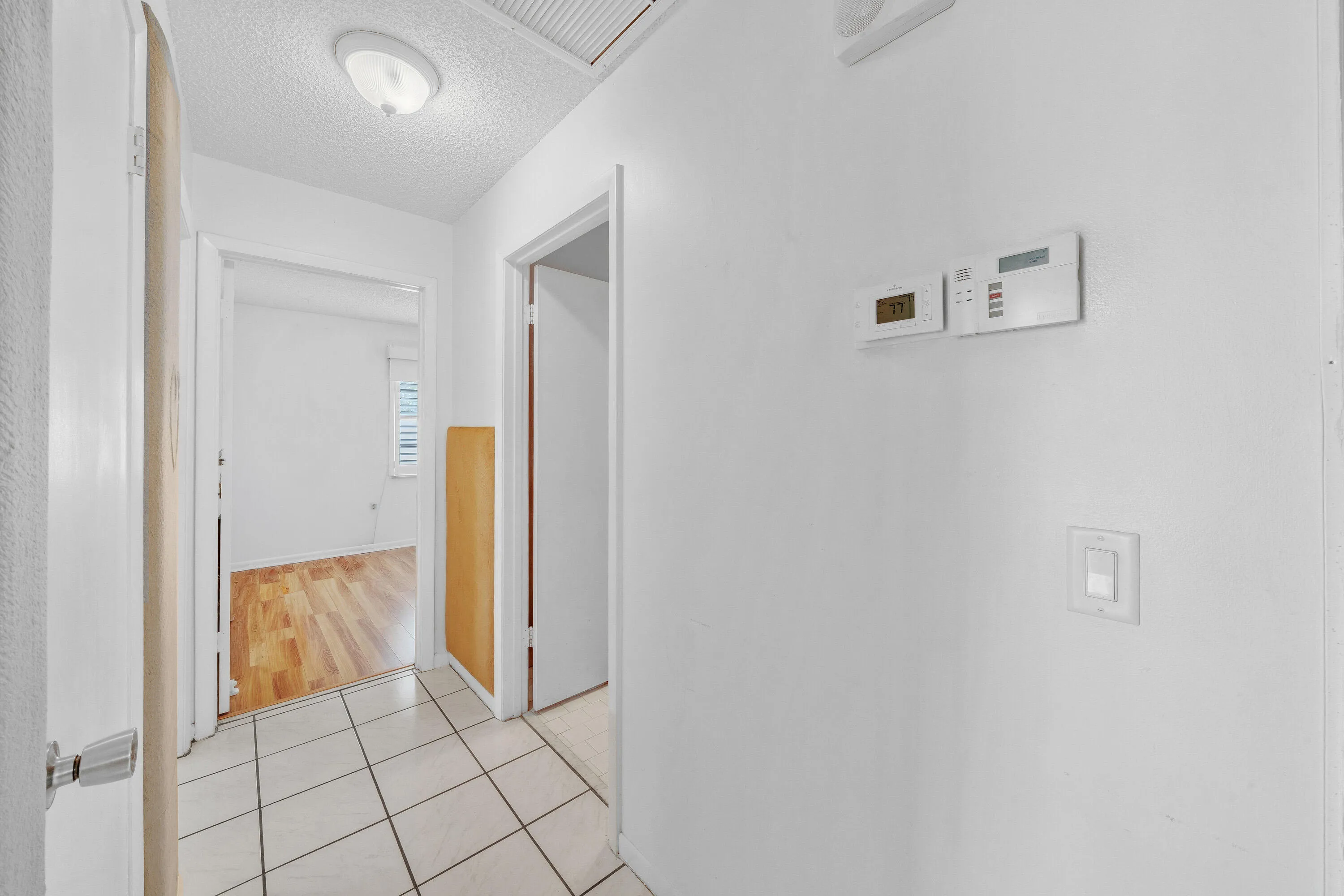 4 Foyer