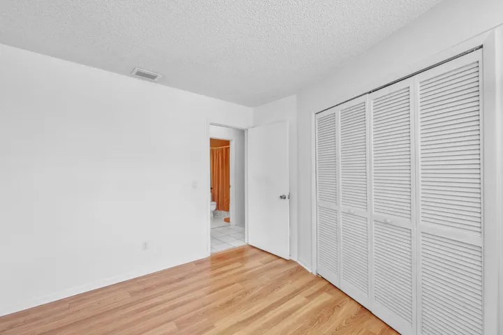 8 Guest Bedroom B (2)