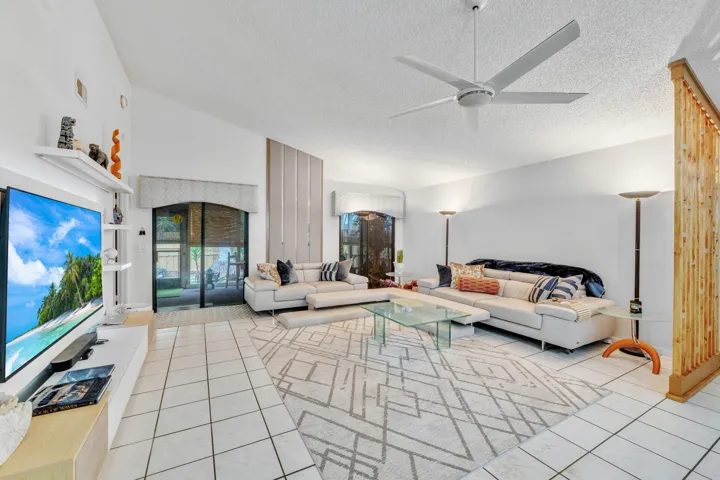 11 Living Area (1)