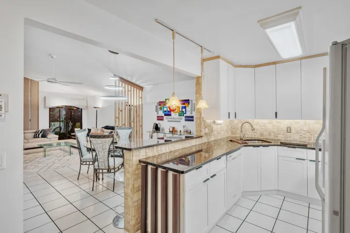 19 Kitchen (7)