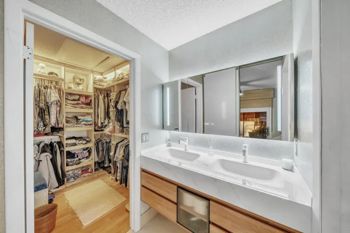 13 Primary Bathroom (1)
