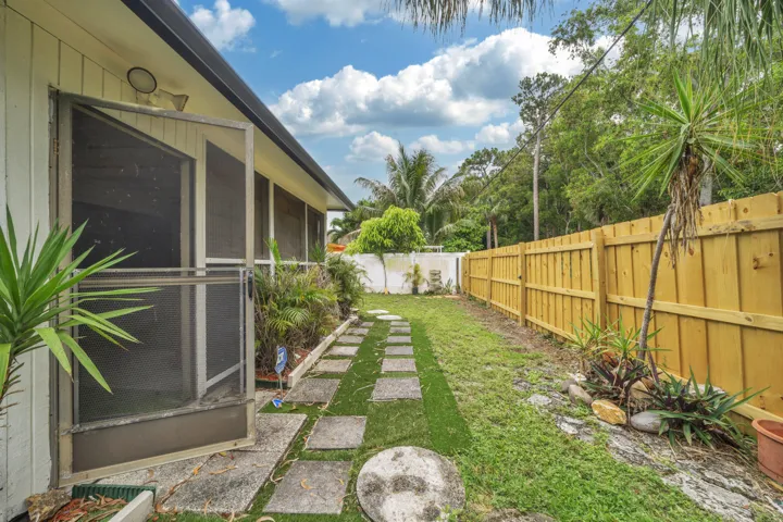 16 Backyard (2)