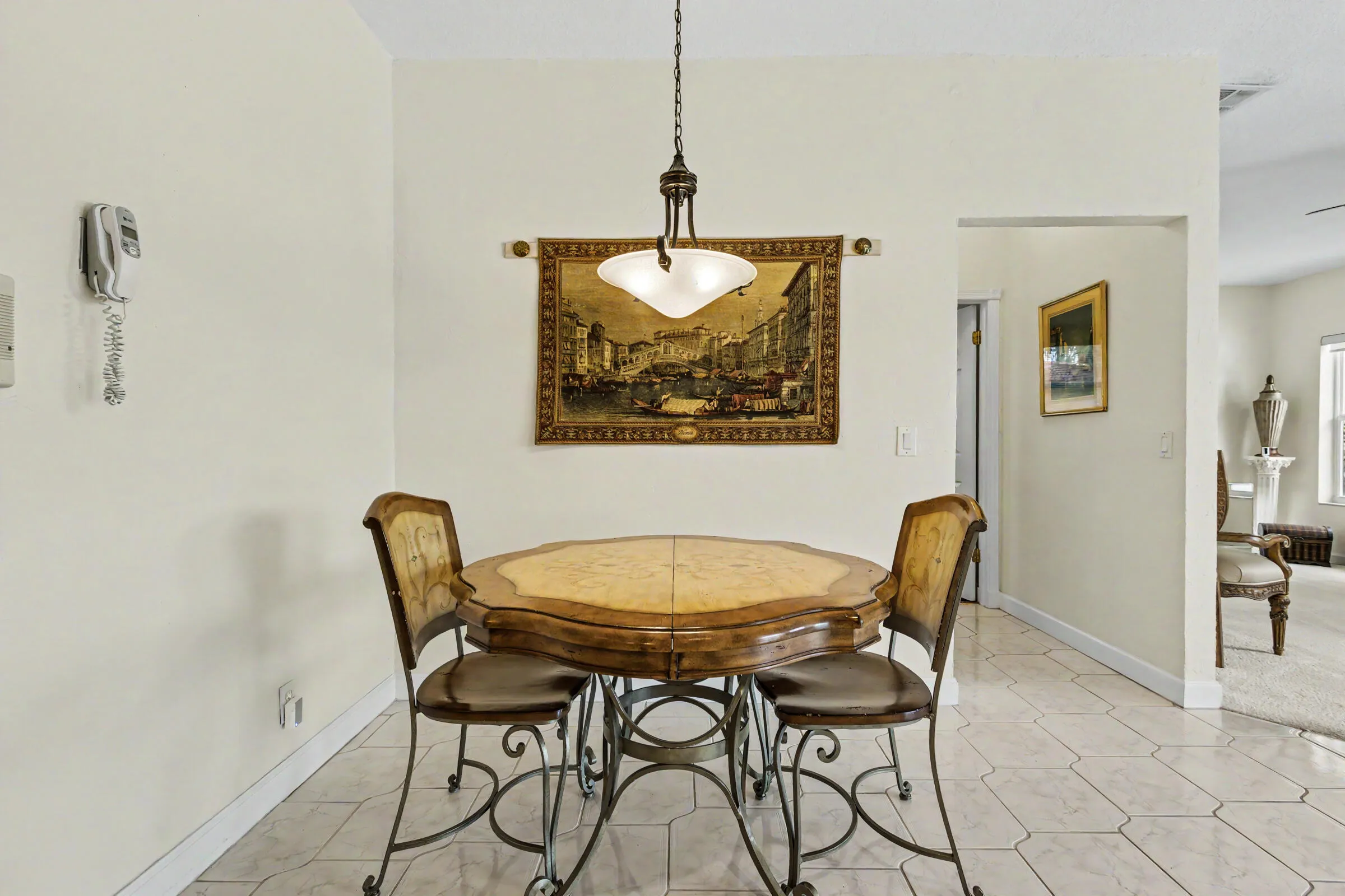 Breakfast area