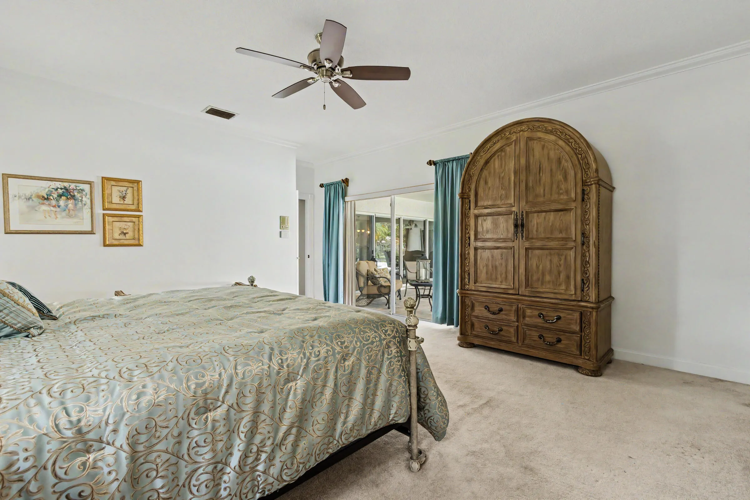 Very spacious Master Bedroom Suite