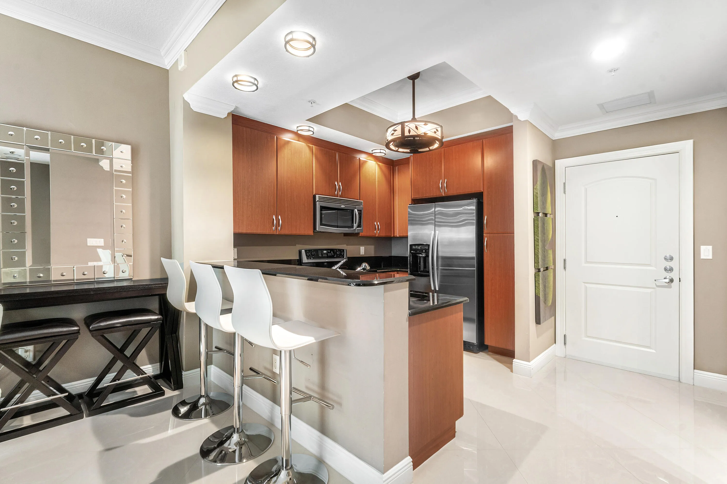 Kitchen Eat-In Bar