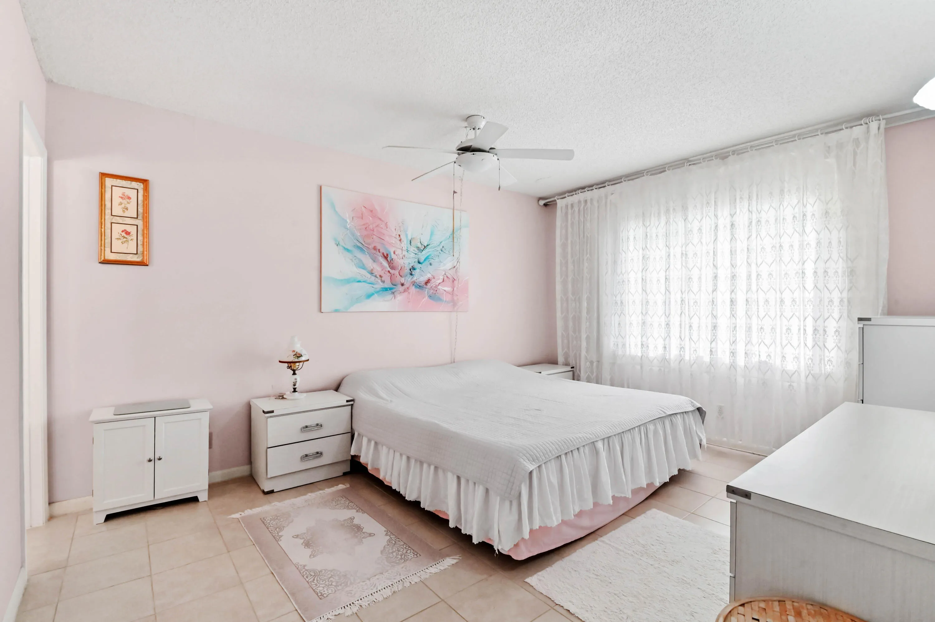 17 Bedroom 01