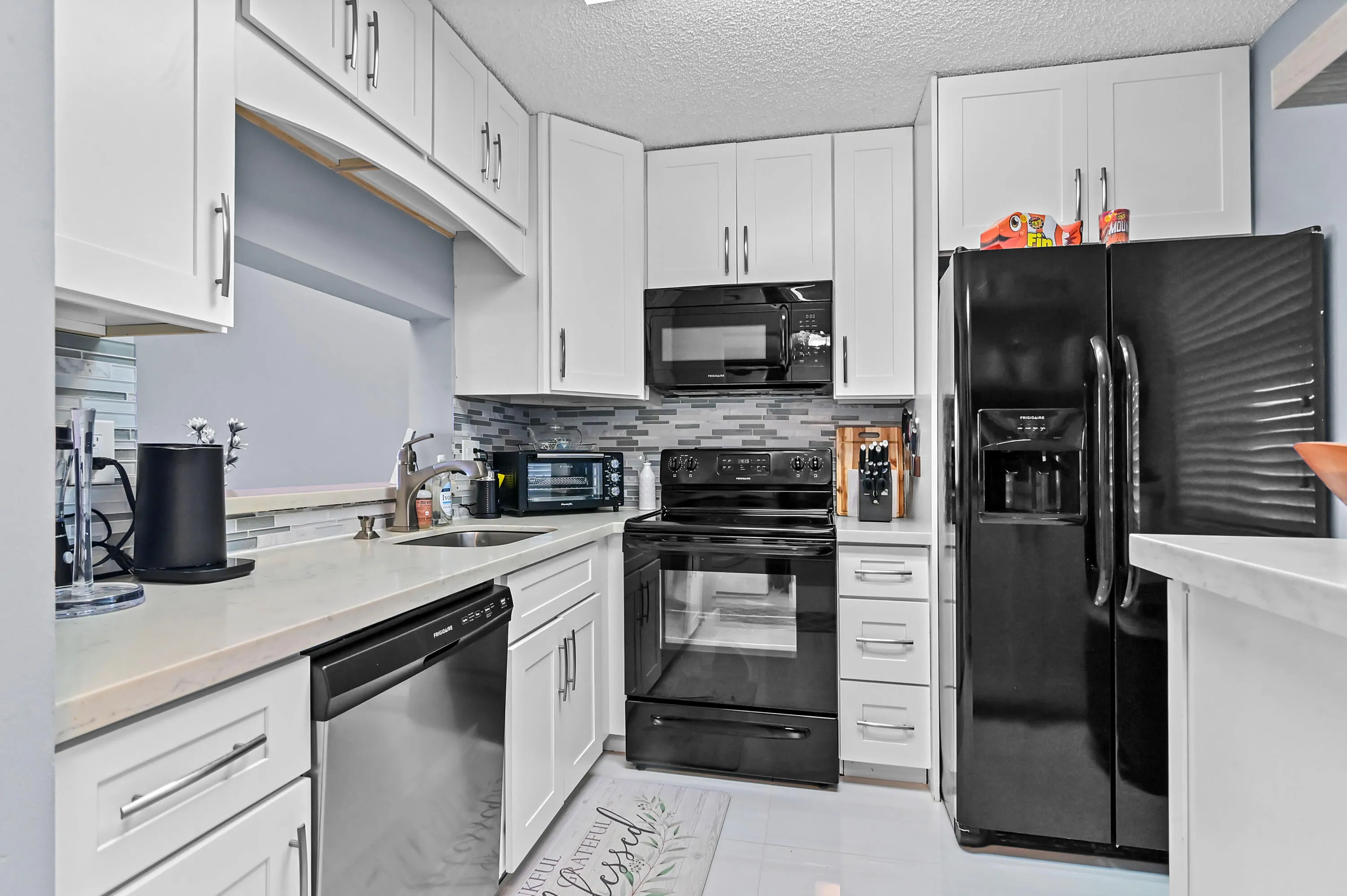 08 Kitchen 01