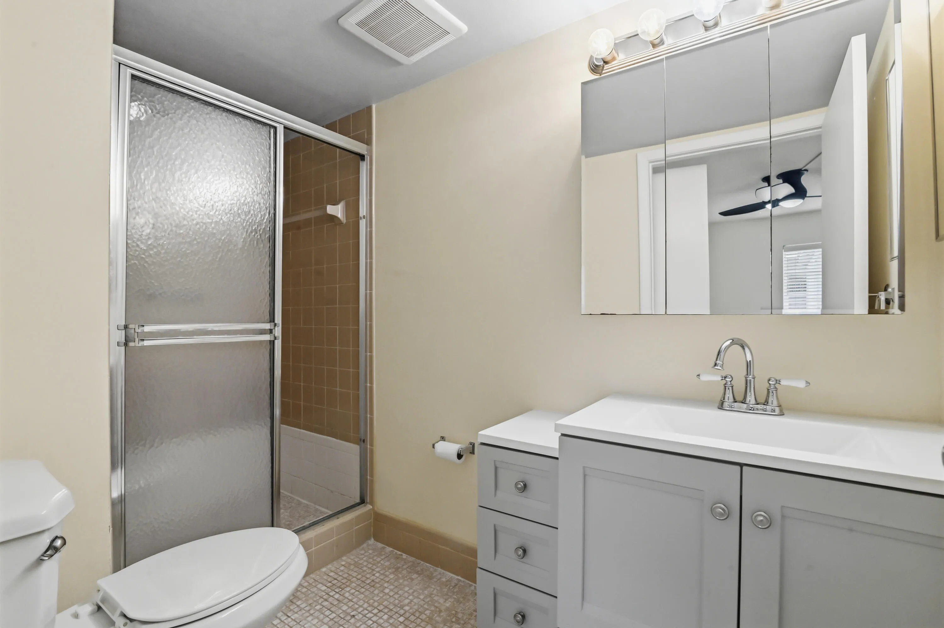 22 Bathroom 01