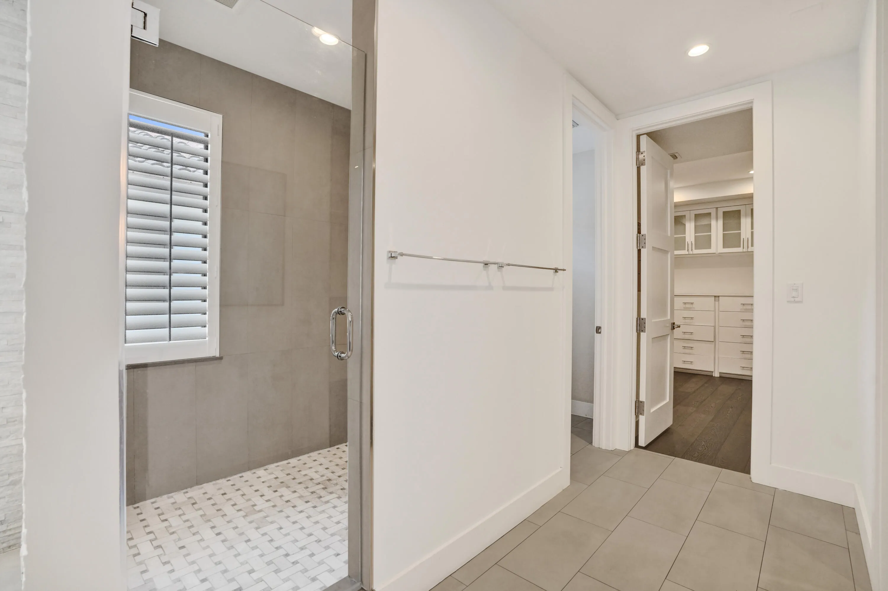 Primary suite shower.