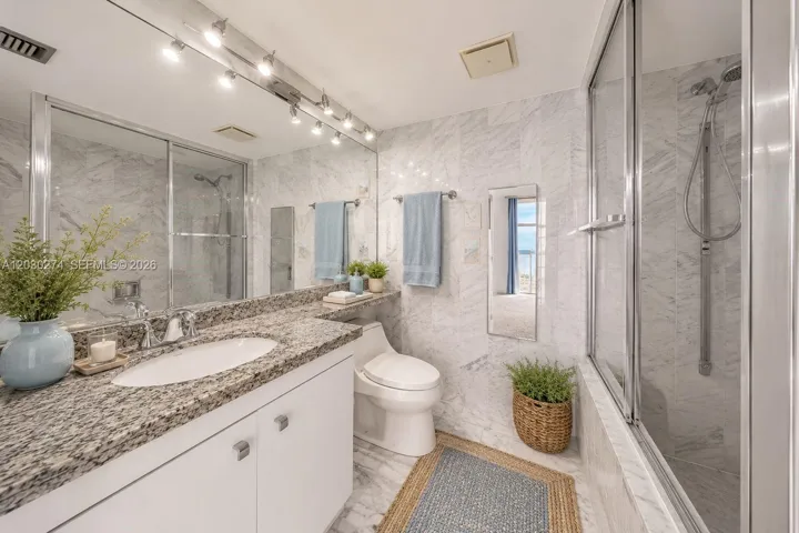 STAGED 2ND BATHROOM WITH TUB SHOWER